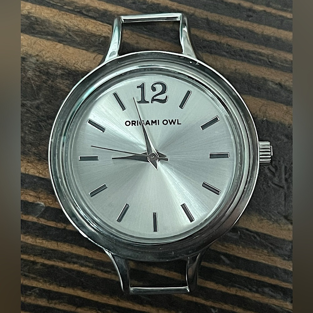 ORIGAMI OWL • large silver watch base